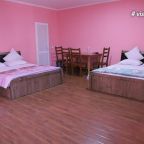 Четырехместный (Улучшенный номер с 2 кроватями размера «queen-size»), Healthy Hostel