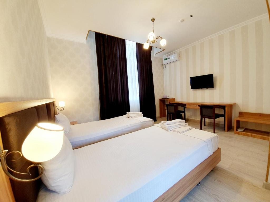 Двухместный (Двухместный номер с 2 отдельными кроватями и душем) отеля BARAKA HOTEL, Ташкент