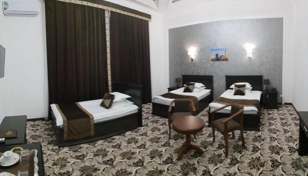 Трехместный (Трехместный номер) отеля Emir's Garden Hotel, Бухара