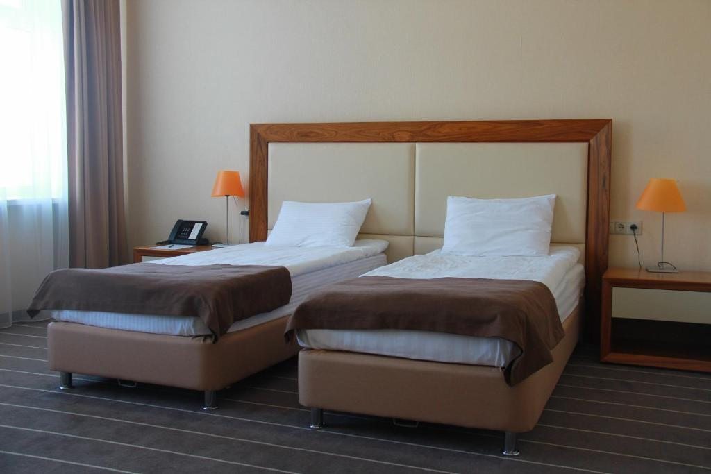Двухместный (Улучшенный двухместный номер с 2 отдельными кроватями) отеля Ost-West Club, Самара