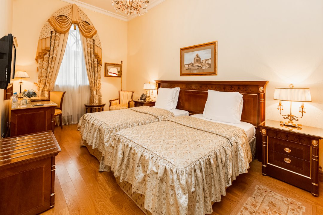 Двухместный (Стандартный двухместный номер с 2 отдельными кроватями) отеля Петровский Путевой Дворец, Москва