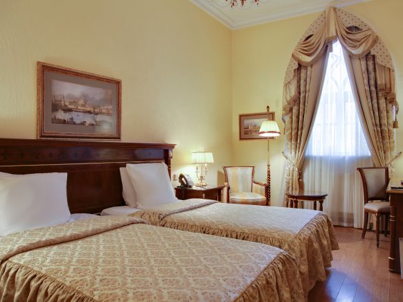 Фотография номера гостиницы Петровский Путевой Дворец