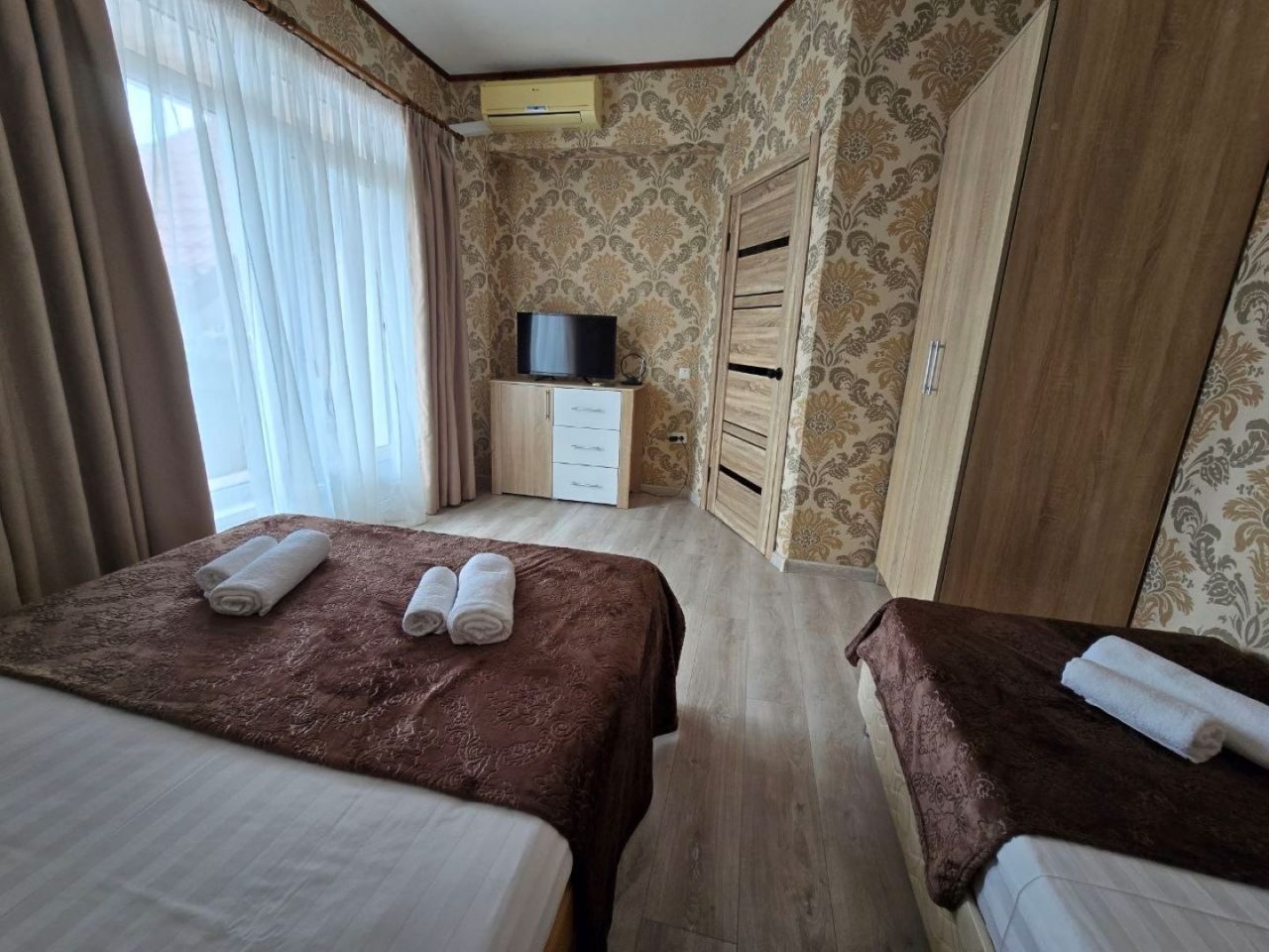 Люкс (Люкс 2х комнатный с кухней до 5 человек), Гостевой дом Оливия