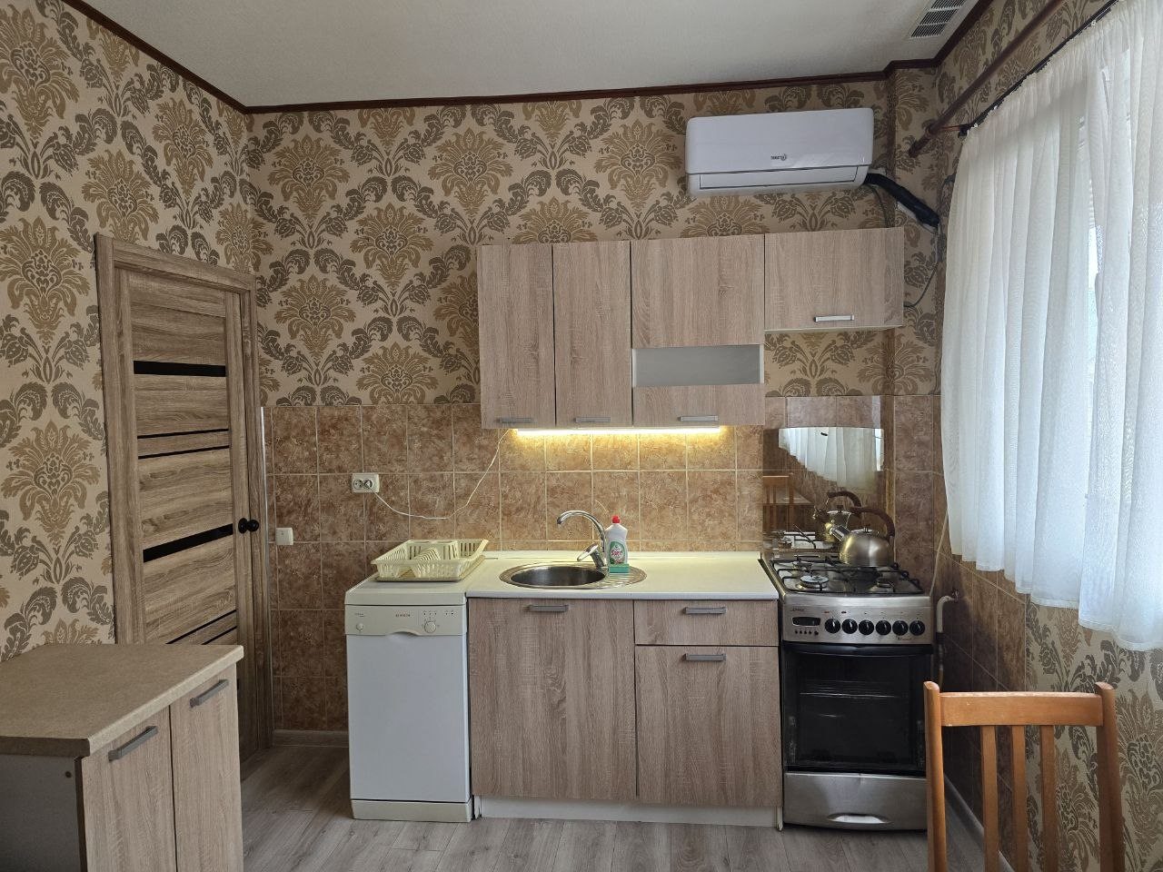 Люкс (Люкс 2х комнатный с кухней до 5 человек), Гостевой дом Оливия