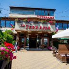 Вход в отель