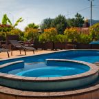 Бассейн открытый подогреваемый