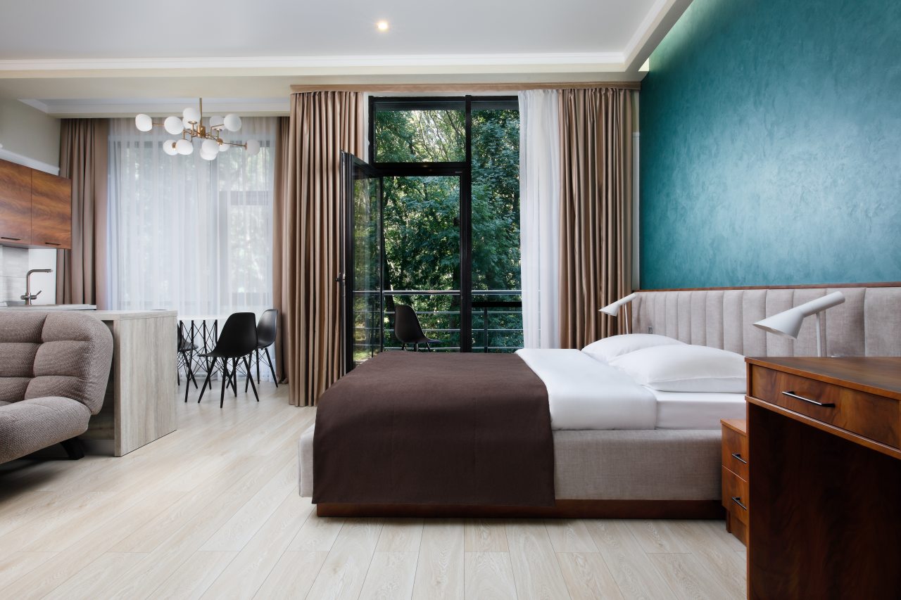 С ВИДОМ НА ЛЕС