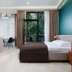 С ВИДОМ НА ЛЕС