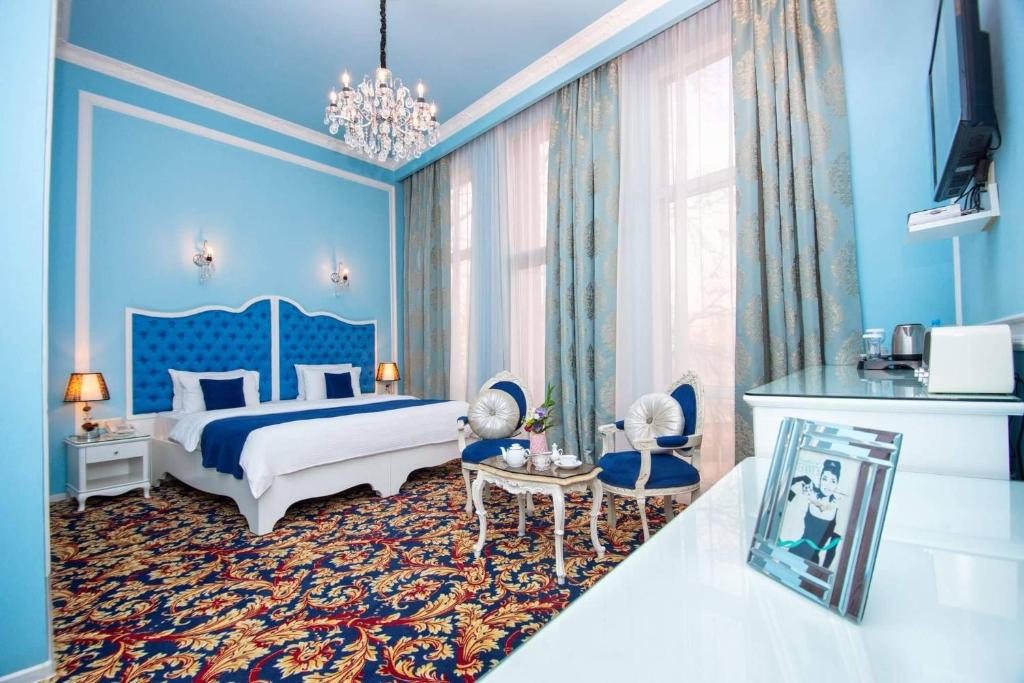Двухместный (Двухместный номер Делюкс с 1 кроватью или 2 отдельными кроватями, вид на город) отеля River Side Boutique Hotel, Тбилиси