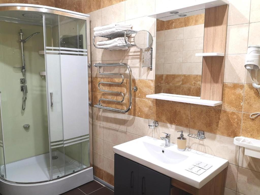 Двухместный (Двухместный номер с 2 отдельными кроватями и собственной ванной комнатой) гостиницы АЛМАЗ, Карабаш