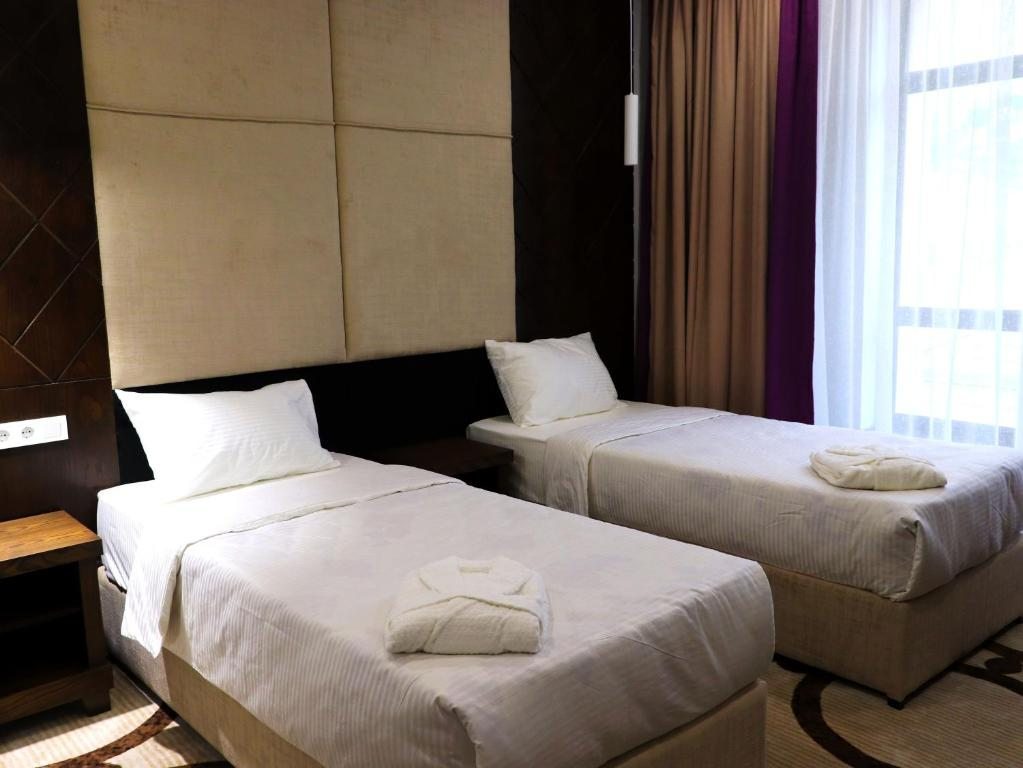 Двухместный (Двухместный номер с 2 отдельными кроватями и ванной) отеля East Palace Hotel, Алматы