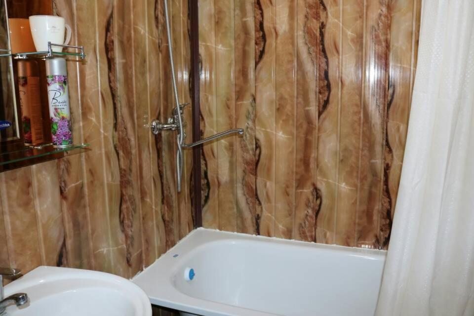 Четырехместный (Четырехместный номер с собственной ванной комнатой) гостевого дома Ысык-Куль - Светлана, Чолпон-Ата