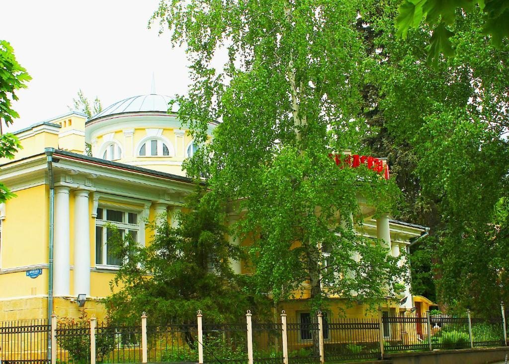 Фасад Кисловодской клиники. Кисловодская Клиника-Санаторий