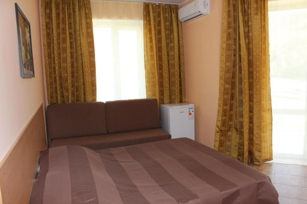 Двухместный (Стандартный двухместный номер с 1 кроватью или 2 отдельными кроватями и балконом) отеля Скарлетт, Лазаревское
