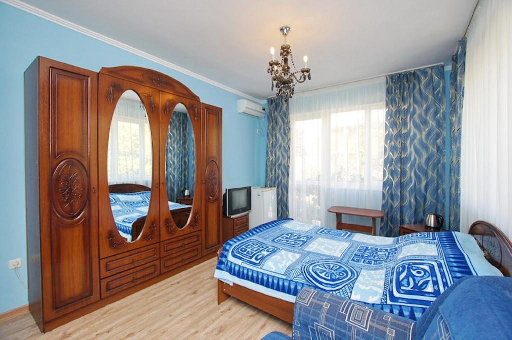 Двухместный (Двухместный номер Делюкс с 1 кроватью (на 2 взрослых + 1 ребенка)) гостевого дома Sofia на Одоевского, Лазаревское