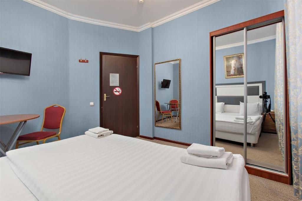 Двухместный (Двухместный номер без окна с 1 кроватью и общей ванной комнатой) отеля Viven, Москва