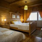 Двухместный (С одной 2-х спальной и одной 1-спальной кроватями,  балконом и видом на озеро), База отдыха Телецкие Терема