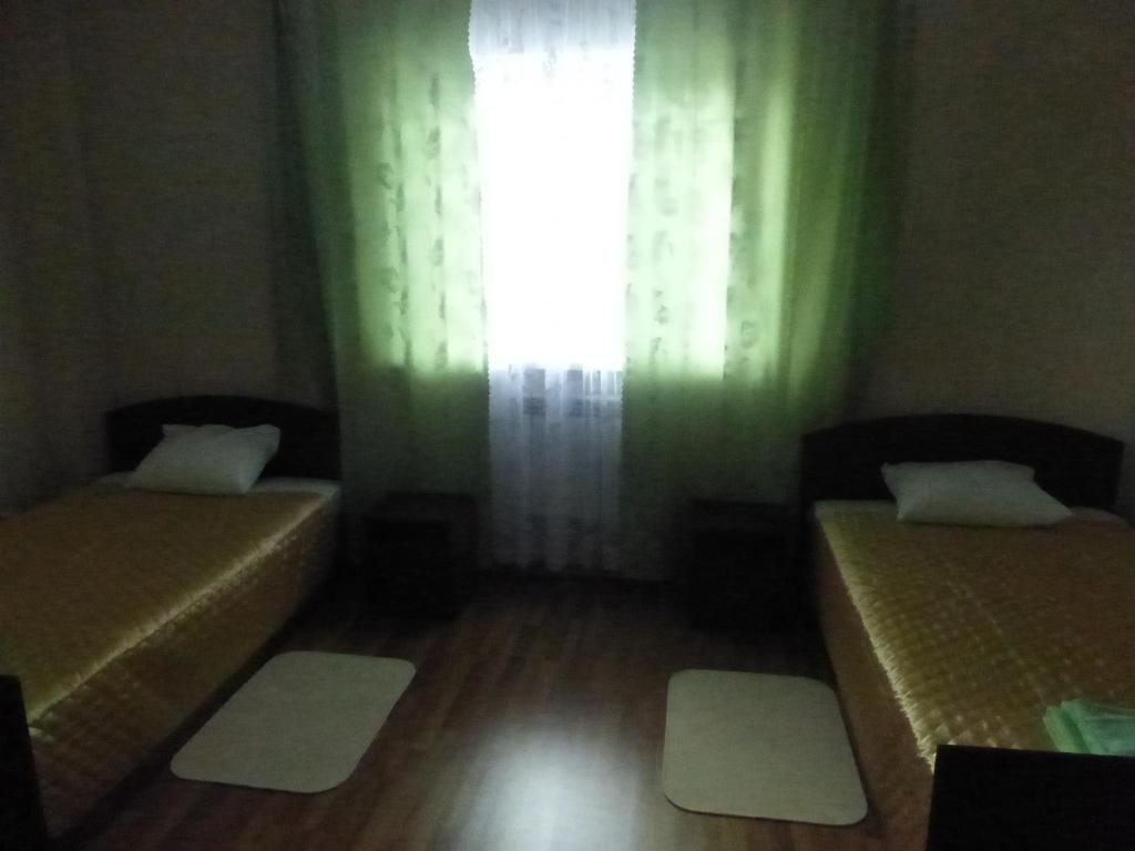 Двухместный (Двухместный номер с 2 отдельными кроватями и ванной комнатой) отеля Никольская, Челябинск