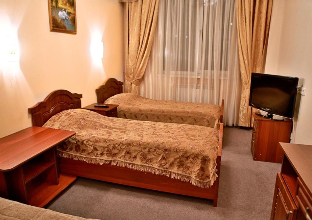 Двухместный (Двухместный номер «Комфорт» с 2 отдельными кроватями - Лечение включено) санатория Элита, Кисловодск