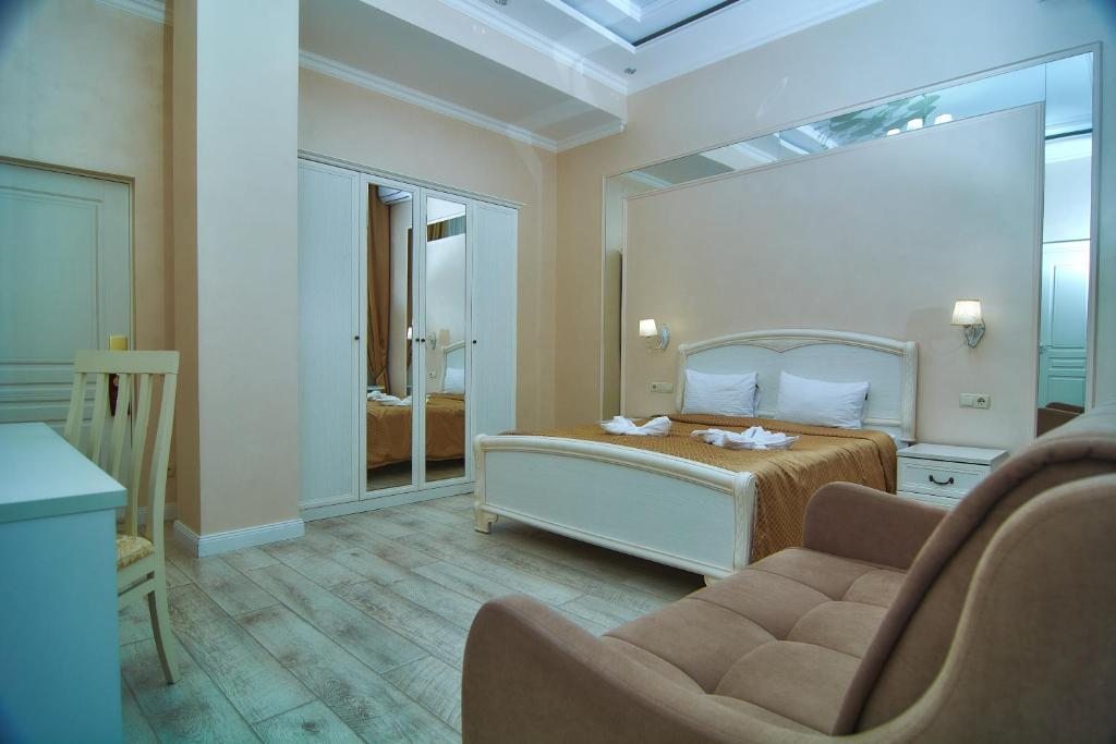 Двухместный (Большой двухместный номер с 1 кроватью) отеля Бутик-отель Симфония, Кисловодск