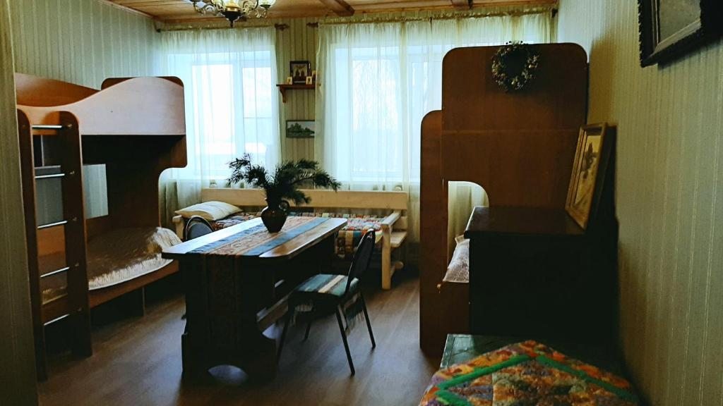 Семейный (Cемейный номер с собственной ванной комнатой) отеля Приходской дом Усадьба, Кострома
