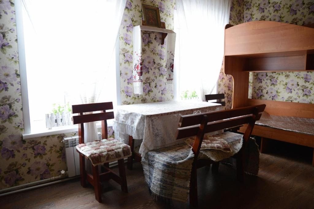 Трехместный (Бюджетный трехместный номер) отеля Приходской дом Усадьба, Кострома