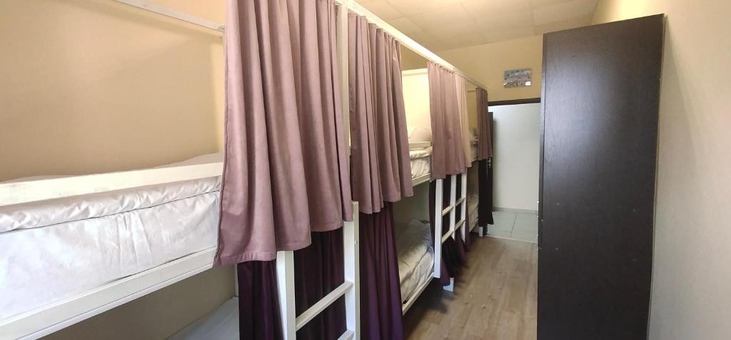 Шестиместный Мужской (Кровать в общем 6-местном номере для мужчин) хостела VIP Hostel K2, Москва