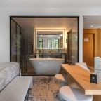 Люкс (Представительский Yamaguchi - двухместный номер с одной большой кроватью, балконом и массажером для стоп Yamaguchi), Отель Karmann’s Hotel