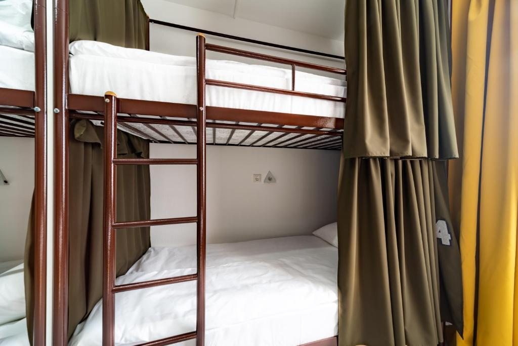 Десятиместный Женский (Спальное место на двухъярусной кровати в общем 10 местном номере для женщин), Хостел Uley