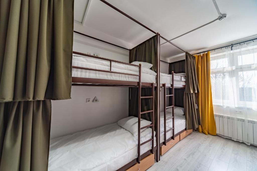 Десятиместный Мужской (Спальное место на двухъярусной кровати в общем 10 местном номере для мужчин) хостела Uley, Красногорск