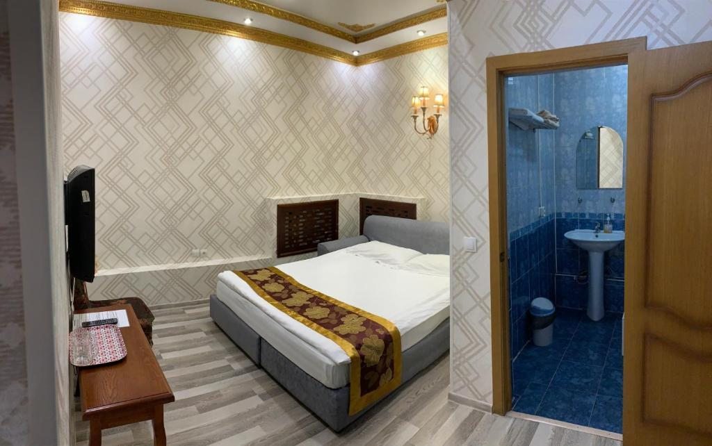 Двухместный (Большой двухместный номер с 1 кроватью) отеля ДоброЛюбова, Улан-Удэ