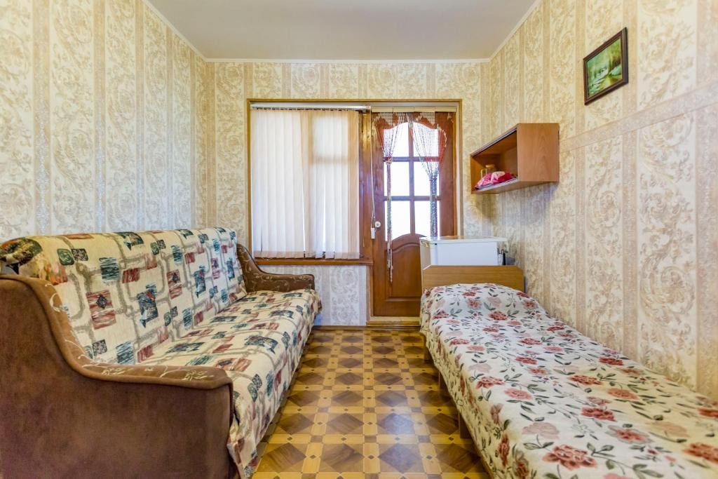 Трехместный (Трехместный номер с ванной комнатой) гостевого дома У Михайловны, Геленджик