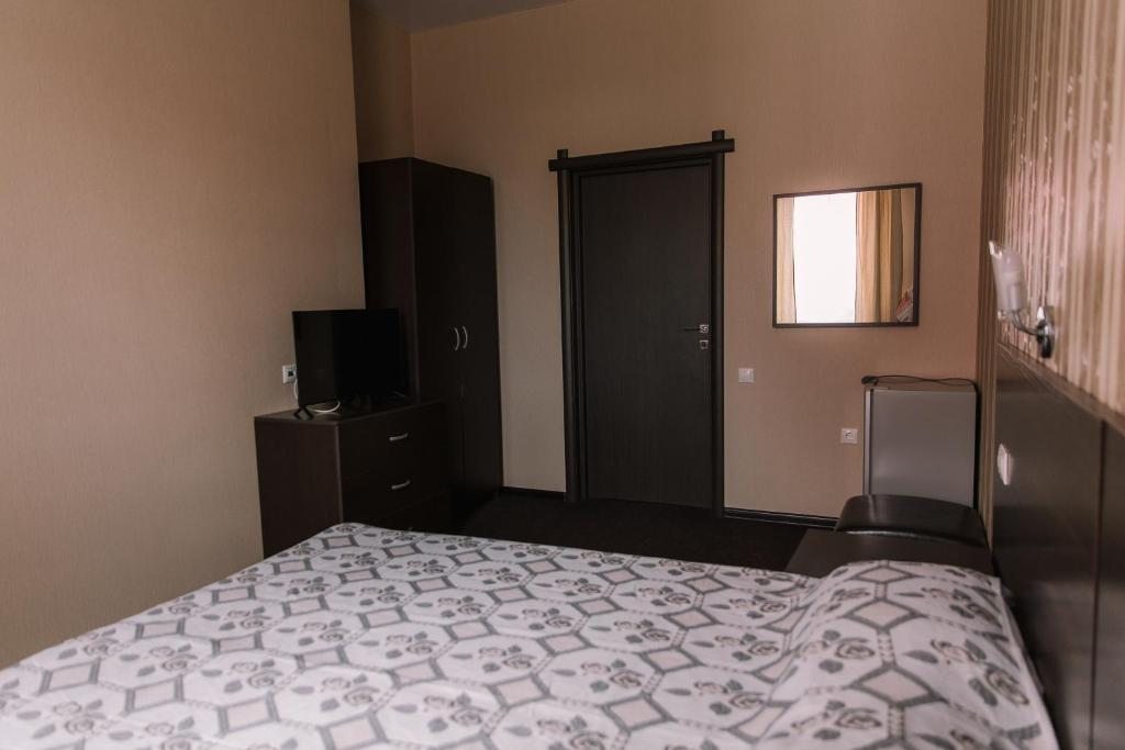 Двухместный (Стандартный двухместный номер с 1 кроватью и общей ванной комнатой) мини-гостиницы Папа Карло, Мысхако