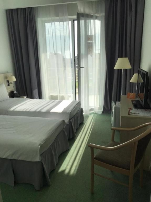 Двухместный (Бюджетный двухместный номер с 2 отдельными кроватями) отеля Sochi отель номера Sirius, Адлер