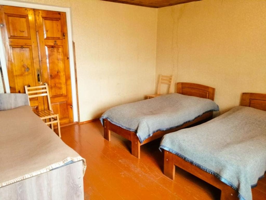 Трехместный (Классический трехместный номер) гостевого дома Guesthouse Sagrila, Омало