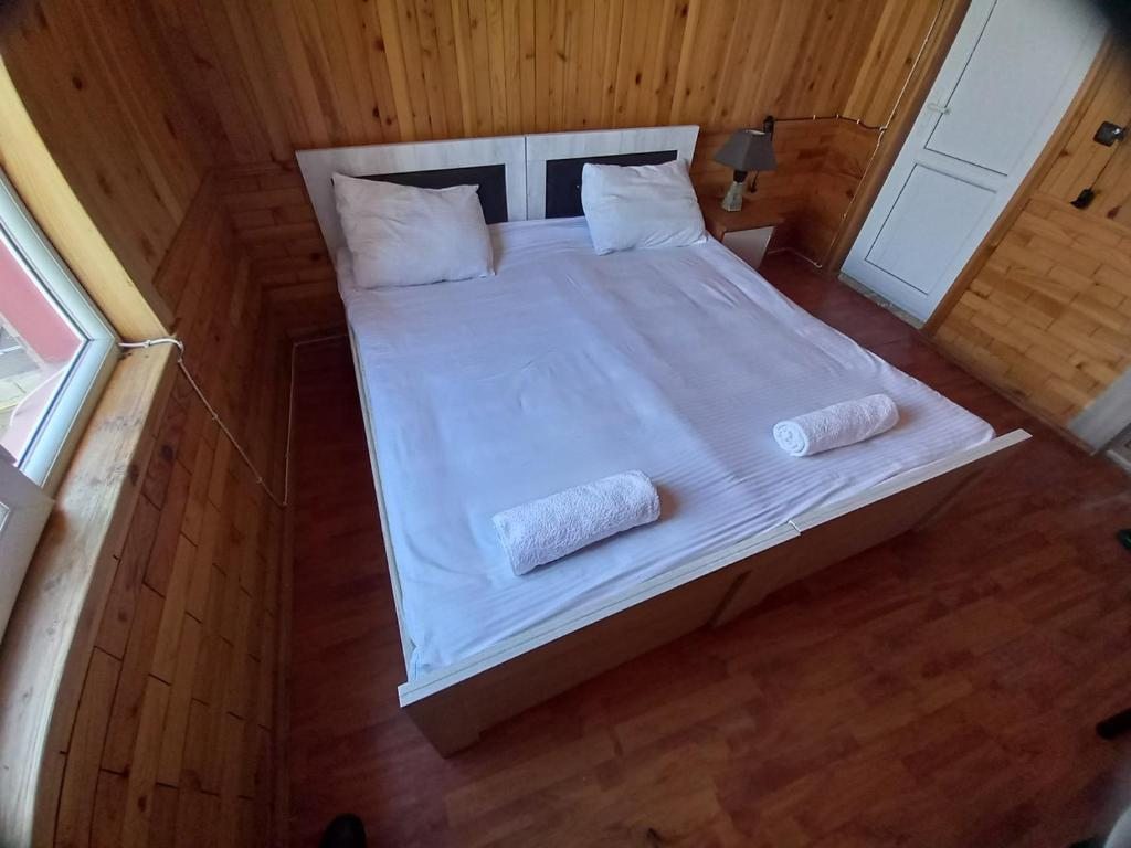 Двухместный (Двухместный с 1 кроватью или 2 отдельными кроватями и душем) гостевого дома Tatia Guesthouse, Кобулети