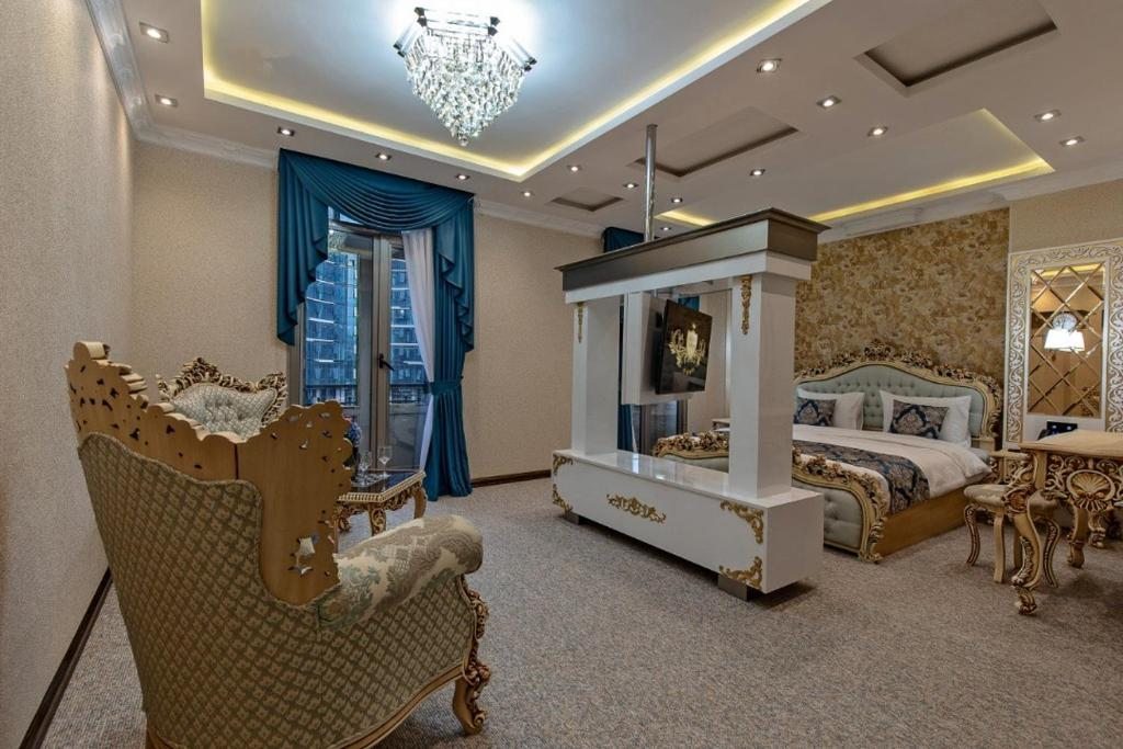 Двухместный (Улучшенный двухместный номер с 1 кроватью, вид на город) отеля Hotel Aqua Liberty, Тбилиси