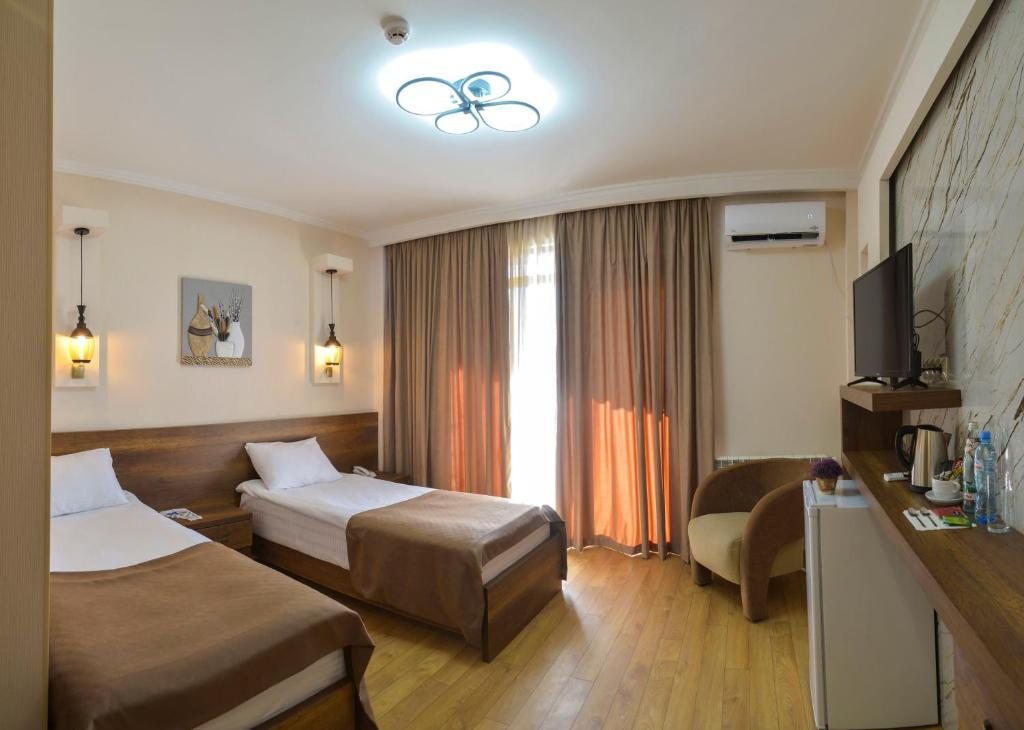 Двухместный (Номер с кроватью размера «king-size» и балконом) отеля Hotel Livin, Тбилиси