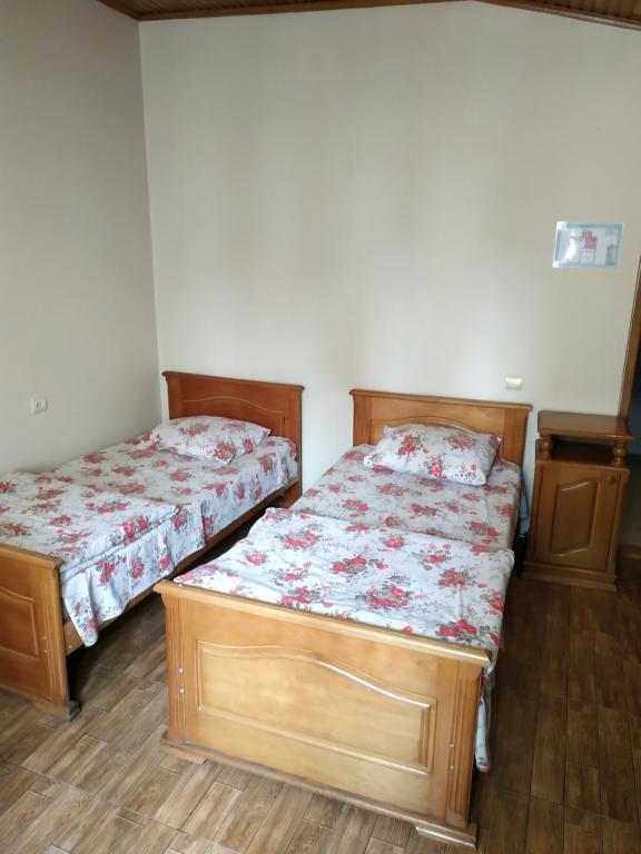 Двухместный (Небольшой двухместный номер с 2 отдельными кроватями) отеля Revazi, Батуми