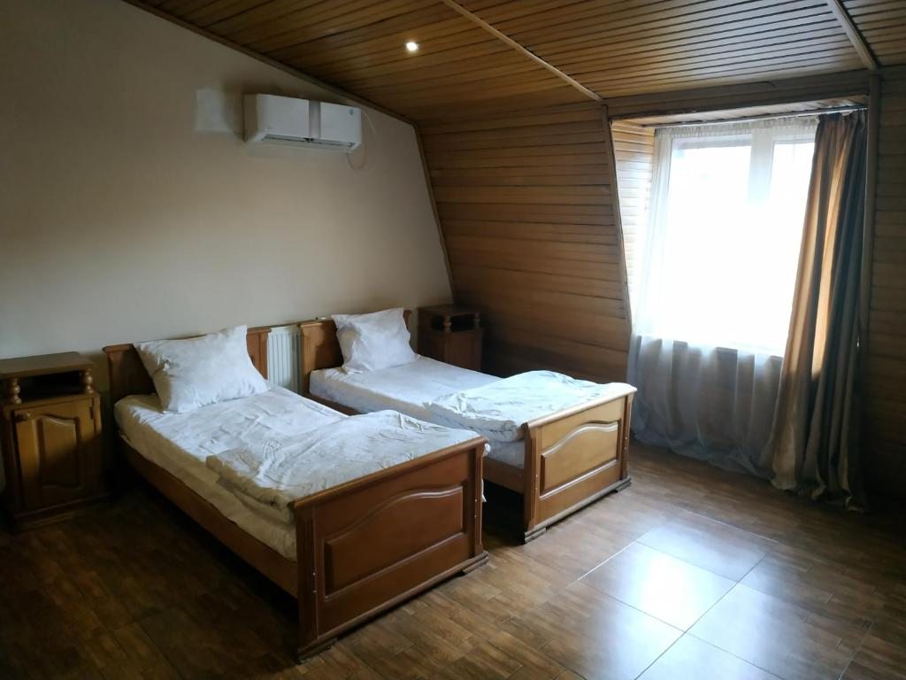 Двухместный (Просторный двухместный номер с 2 отдельными кроватями) отеля Revazi, Батуми