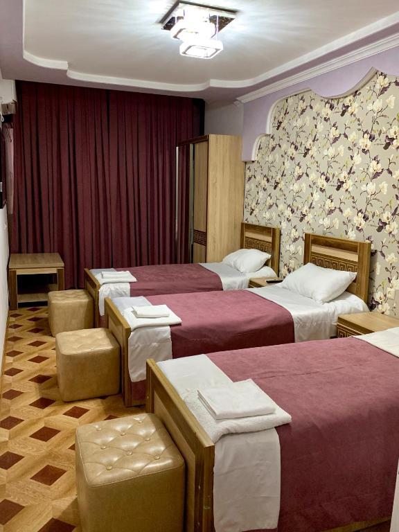 Трехместный (Стандартный трехместный номер) отеля Georgian Palace, Кутаиси