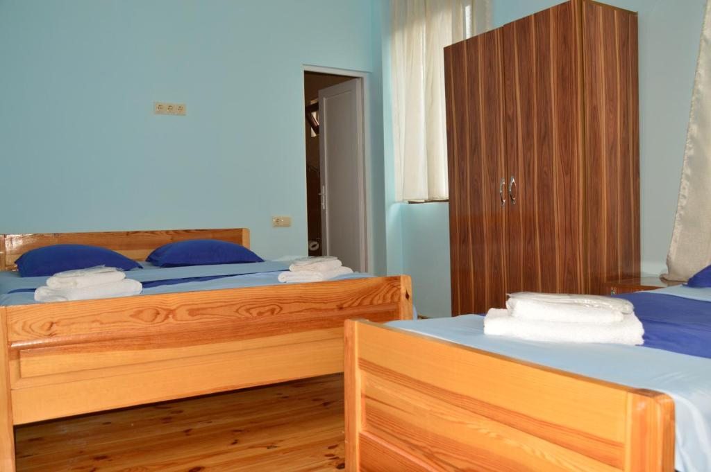 Трехместный (Классический трехместный номер) гостевого дома Kobuleti Pines Resort, Кобулети