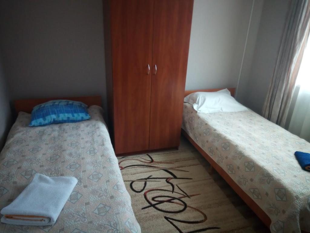 Двухместный (Бюджетный двухместный номер с 2 отдельными кроватями) гостиницы Бирюзовая Катунь, Манжерок