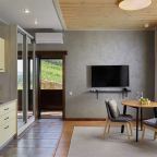 Студио (Студия), Отель PEAK