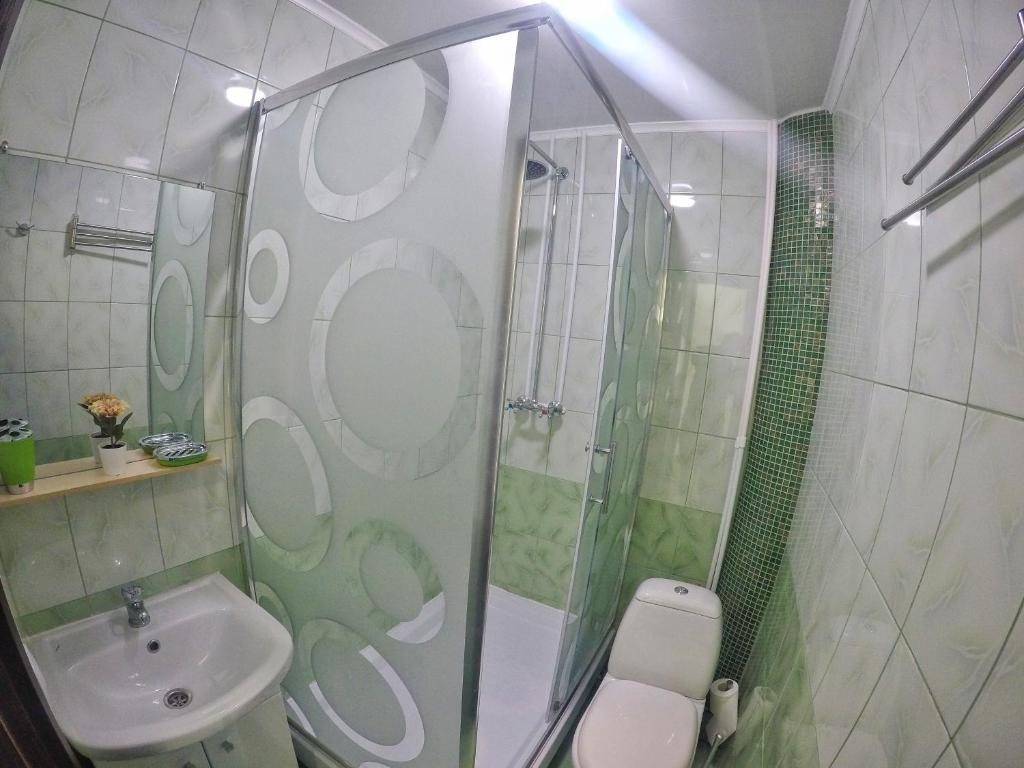 Двухместный (Двухместный номер с 2 отдельными кроватями и душем) отеля Городское Уютное Место, Петропавловск-Камчатский