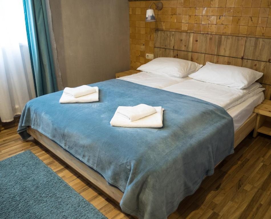 Двухместный (Улучшенный номер с кроватью размера «king-size») отеля Три Лыжи, Петропавловск-Камчатский