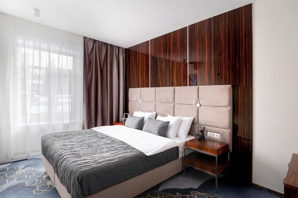 Двухместный (Стандартный двухместный номер с 1 кроватью или 2 отдельными кроватями) отеля V Hotel&Rooftop lounge, Владивосток