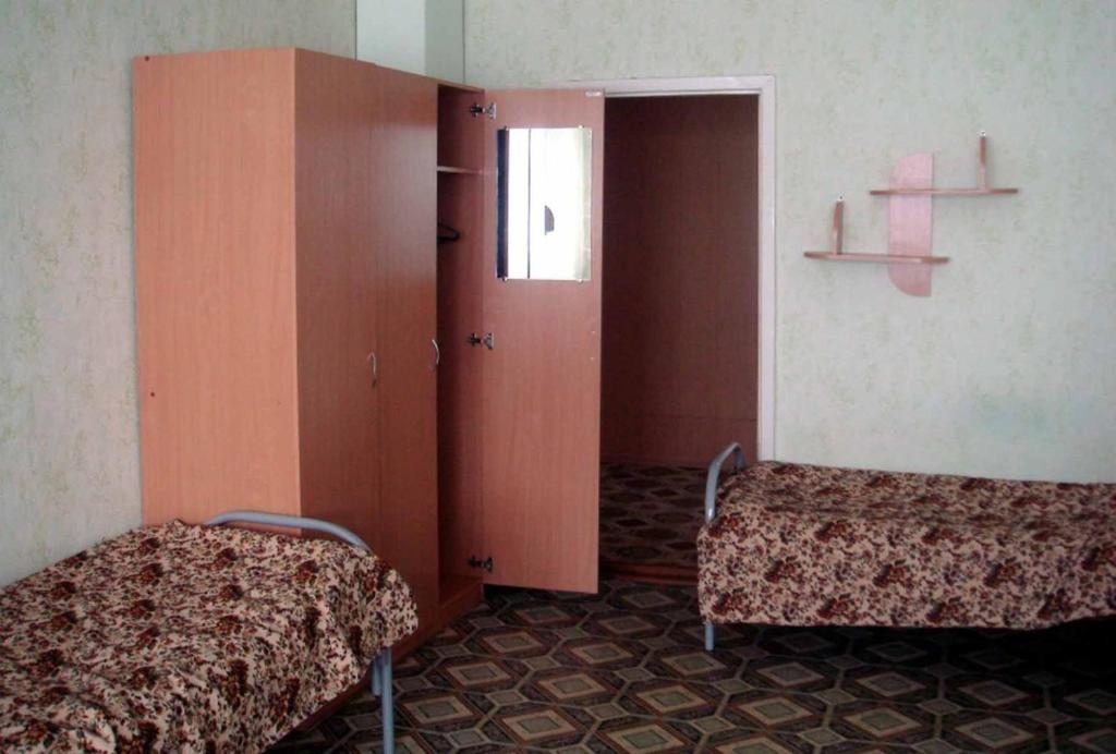 Двухместный (Стандартный двухместный номер с 2 отдельными кроватями) хостела София, Воркута