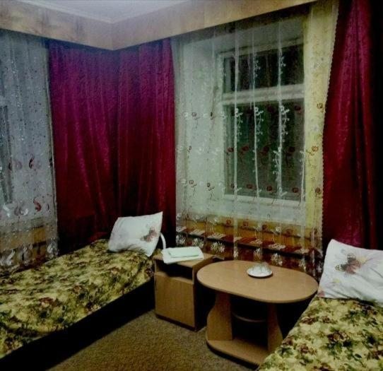 Двухместный (Улучшенный двухместный номер с 2 отдельными кроватями) хостела София, Воркута