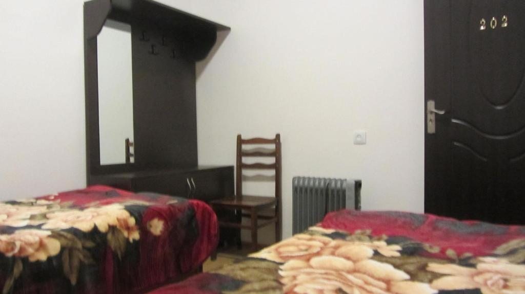 Двухместный (Небольшой двухместный номер с 2 отдельными кроватями) гостевого дома Guest House Adelina, Местиа